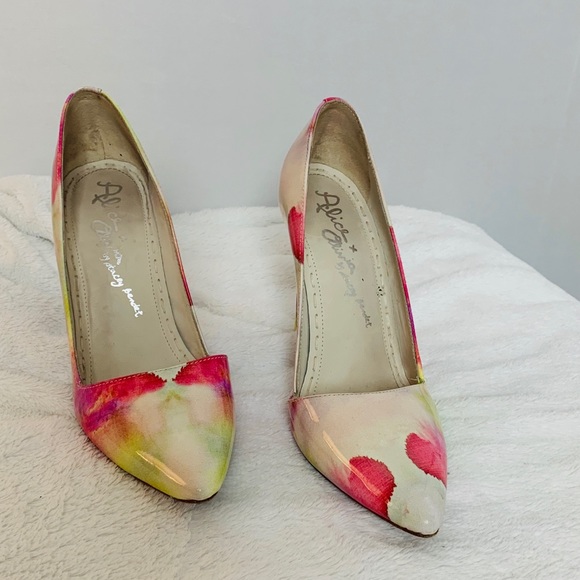 ALICE + OLIVIA | watercolor colorful heels - Picture 2 of 5